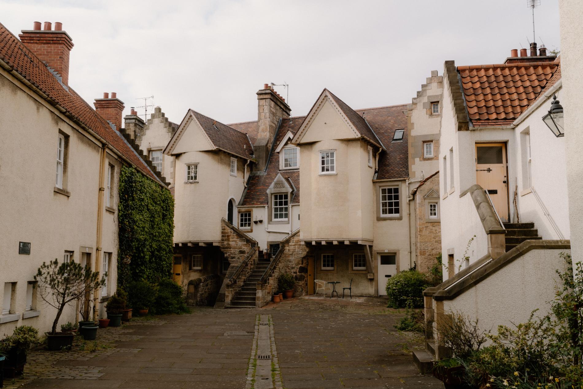 Coffee, Cakes and Closes – A Walking Tour Ending with Ice Cream and Edinburgh’s Best View